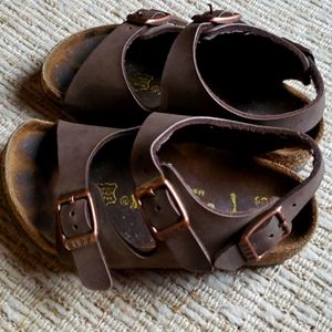 Birkenstock brown sandals size 6 kids